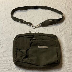 Baggallini Convertible crossbody Belt Bag for Men Unisex. Army Green Adjustable.